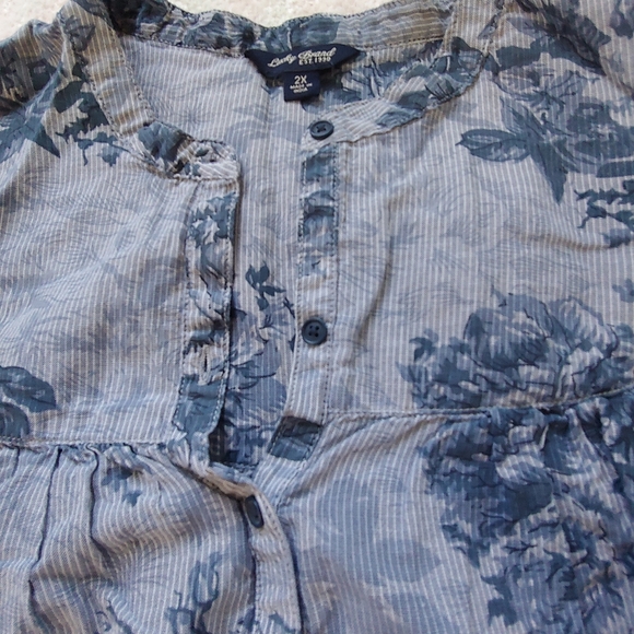 EUC Plus Size Lucky Brand Floral Blue Pinstripe Floral Top - Size 2X - Picture 3 of 10